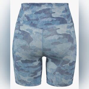 Salt Life Women's Into The Abyss Performance Bike Short NWT Size Small SLJ4039